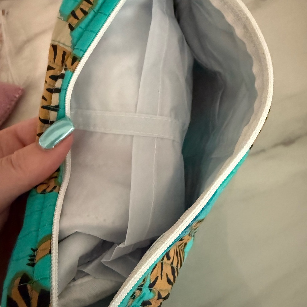 Tiger Print Teal cotton quilted makeup bag - Picture 4 of 4